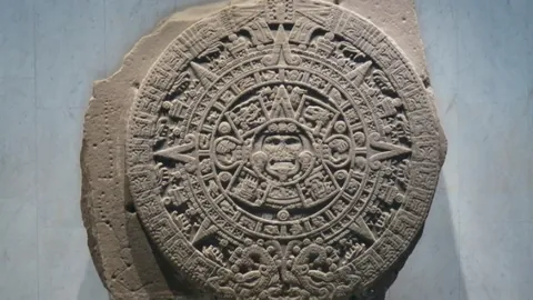 世体曝：莱万训练之余专注射门，额外投入辛勤努力